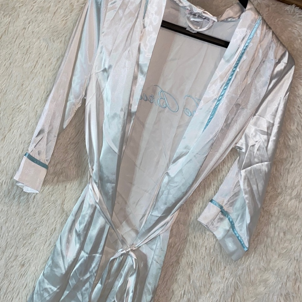 The Bride’s Robe 💒 - Picture 2 of 2